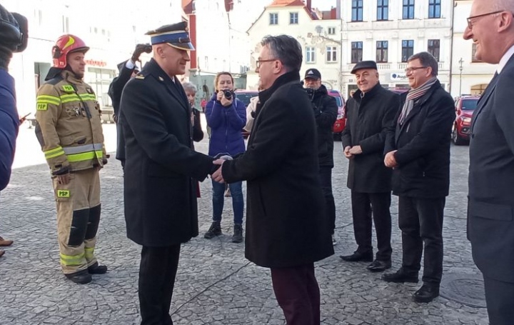 Komenda PSP w Żarach cieszy się nowym samochodem – to najnowocześniejszy sprzęt w skali kraju